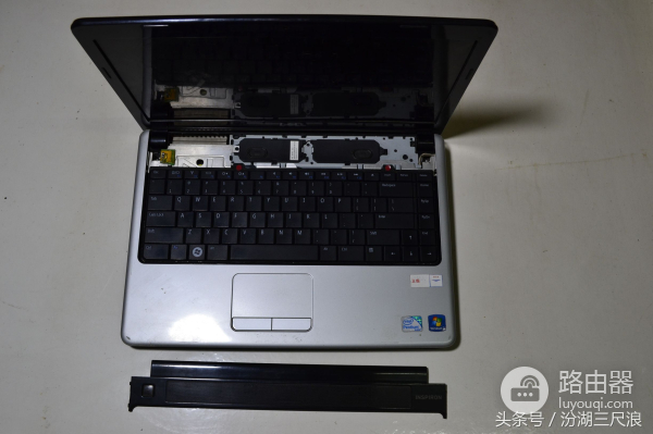 戴尔1440笔记本电脑拆机图解(如何拆戴尔笔记本电脑)