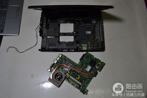 戴尔1440笔记本电脑拆机图解(如何拆戴尔笔记本电脑)