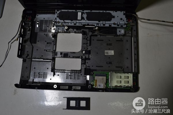 戴尔1440笔记本电脑拆机图解(如何拆戴尔笔记本电脑)