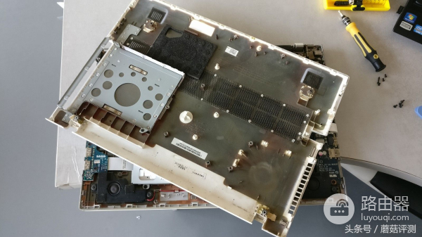 联想Z500拆解清灰教程(联想电脑如何清灰)