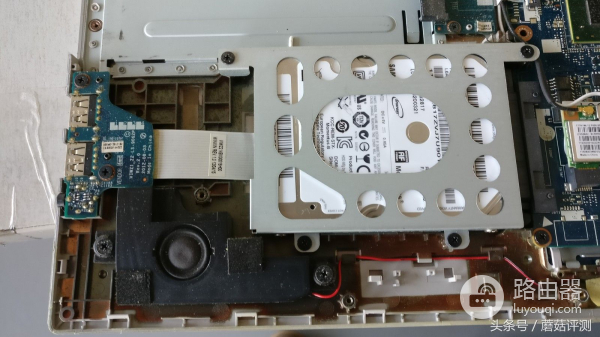 联想Z500拆解清灰教程(联想电脑如何清灰)