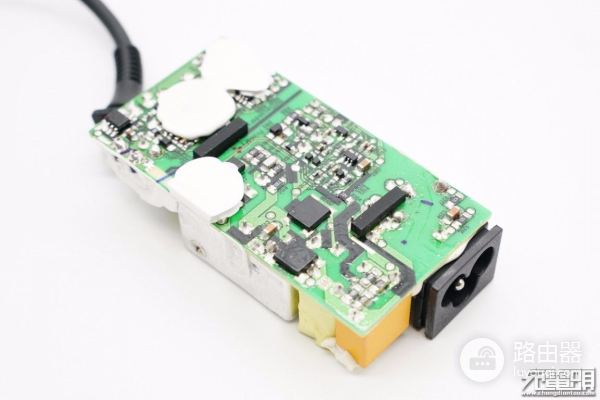 惠普65W笔记本电源拆解(惠普电脑如何拆卸)