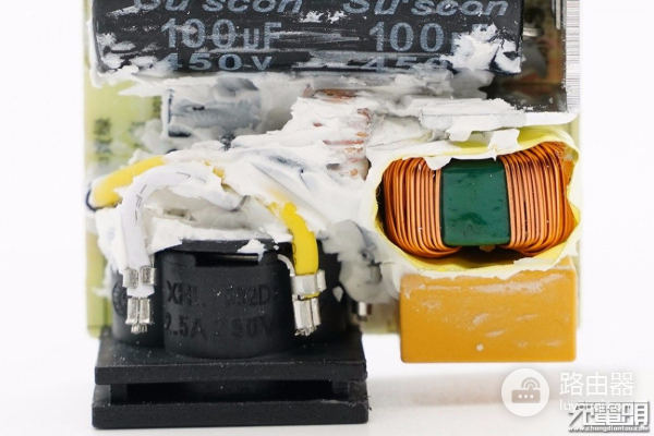 惠普65W笔记本电源拆解(惠普电脑如何拆卸)