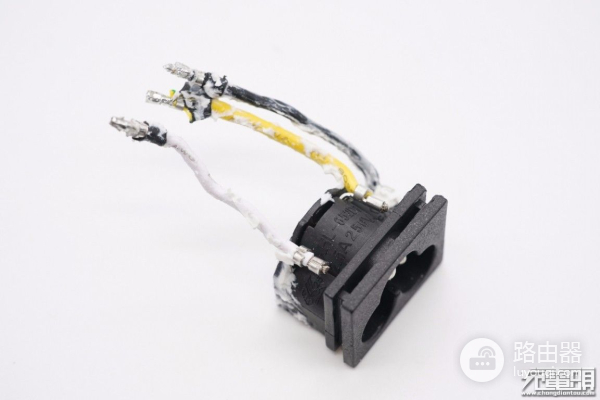 惠普65W笔记本电源拆解(惠普电脑如何拆卸)