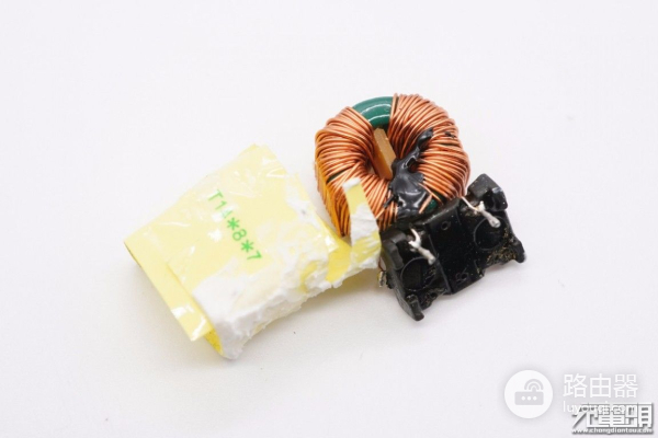 惠普65W笔记本电源拆解(惠普电脑如何拆卸)