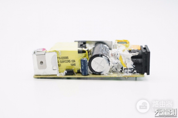 惠普65W笔记本电源拆解(惠普电脑如何拆卸)