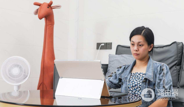 Win11二合一平板有多能打?一文给答案:壹号本T1出差更轻松