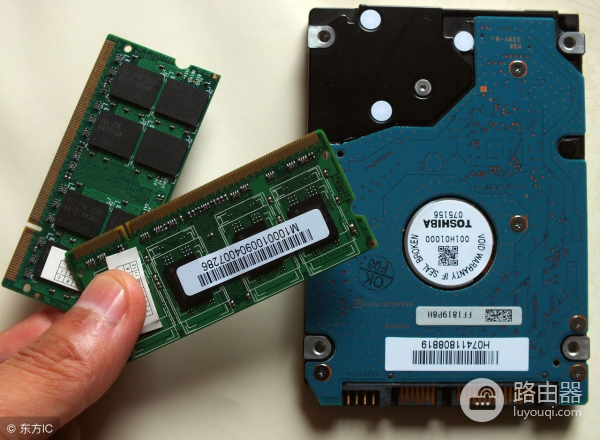 分清电脑中的内存与硬盘(如何看电脑硬盘内存)