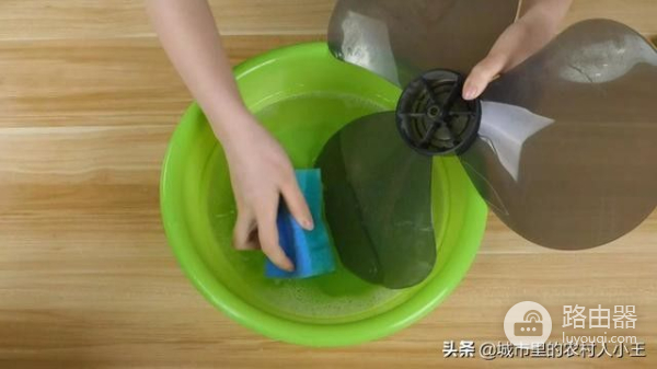 怎样清理电风扇(如何清理台式电脑风扇)