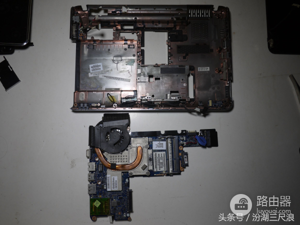 惠普dv3笔记本电脑拆机图解(惠普电脑电池如何拆开)