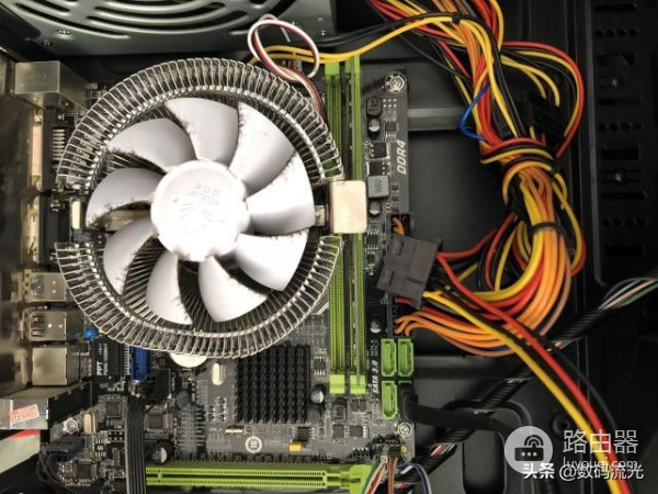 两台电脑来升级变一台(两台电脑来升级变一台怎么弄)