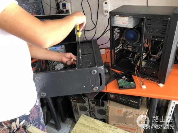 两台电脑来升级变一台(两台电脑来升级变一台怎么弄)