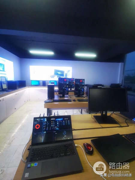 很多人都希望电脑实体店倒闭(很多人都希望电脑实体店倒闭吗)