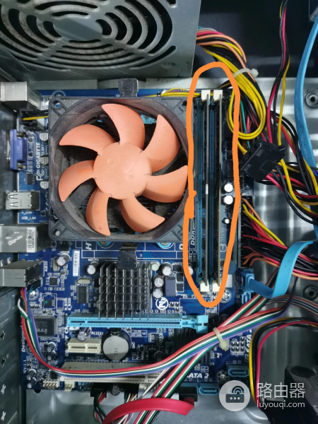 如何解决电脑开机风扇转下停下无法开机(如何解决电脑开机风扇转下停下无法开机状态)