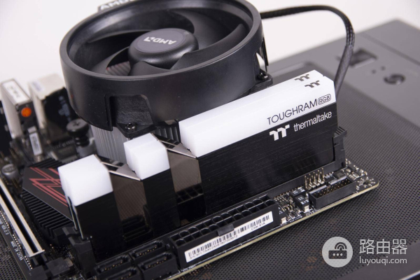 闲置配件组装上网课电脑，硬件搭配并不合理，但跑分20万足够使用