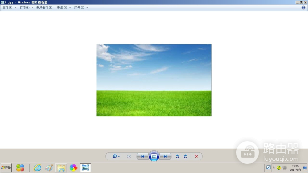 怎样换桌面背景(如何更换电脑桌面图标)