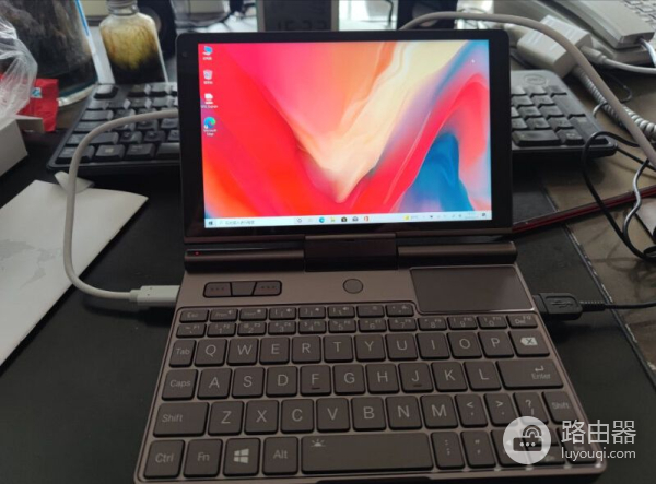 这设计绝了,可以更换接口的掌上变形电脑,鲁大师跑分百万