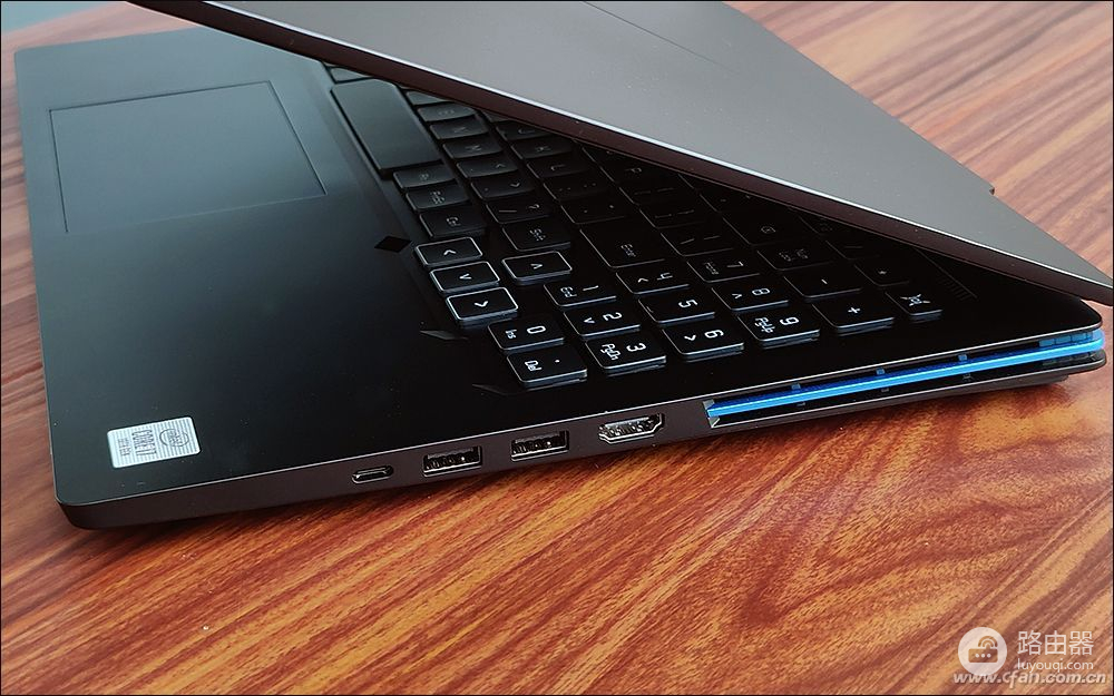 荣耀猎人游戏本V700评测(荣耀猎人游戏本 v700)