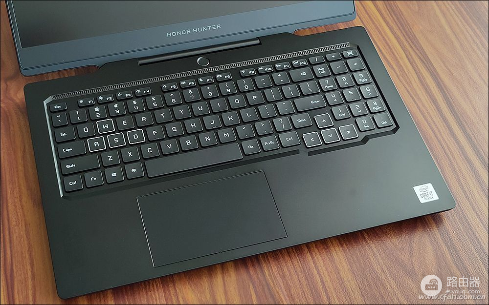 荣耀猎人游戏本V700评测(荣耀猎人游戏本 v700)