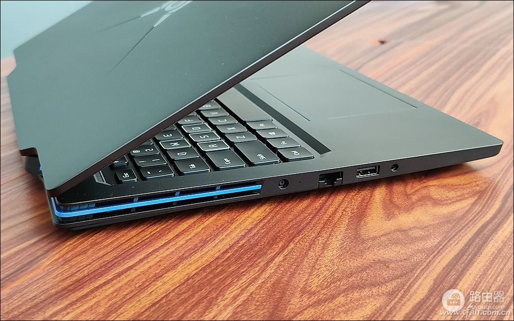 荣耀猎人游戏本V700评测(荣耀猎人游戏本 v700)