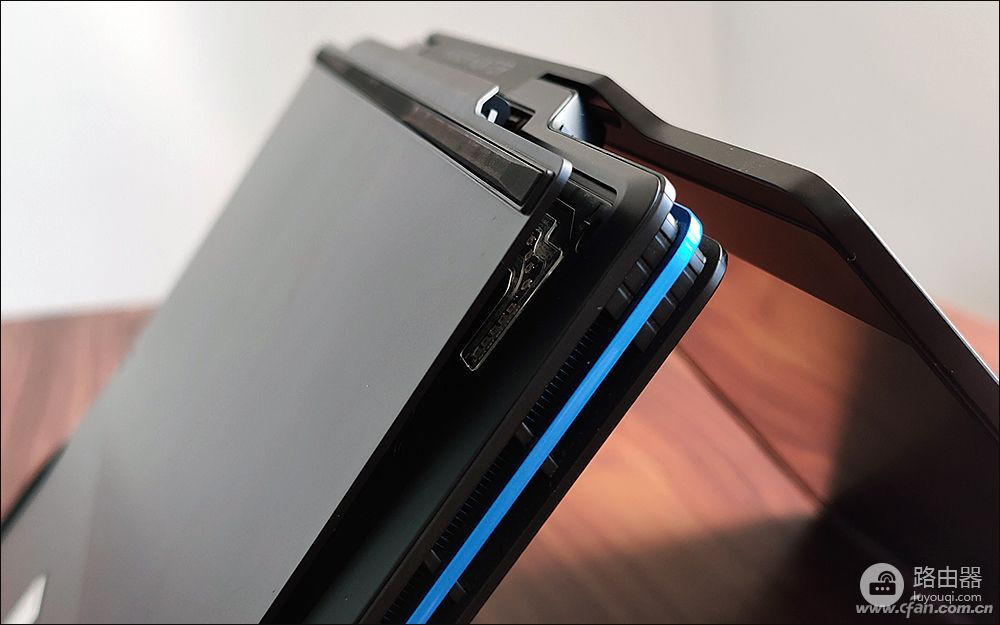 荣耀猎人游戏本V700评测(荣耀猎人游戏本 v700)