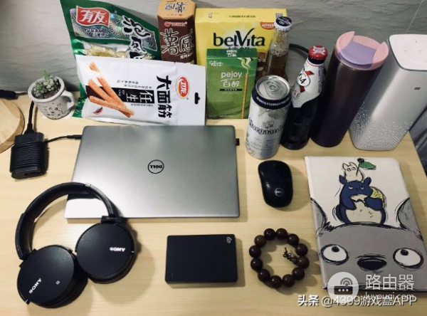 镶在桌子里的电脑(电脑镶嵌在桌子里)