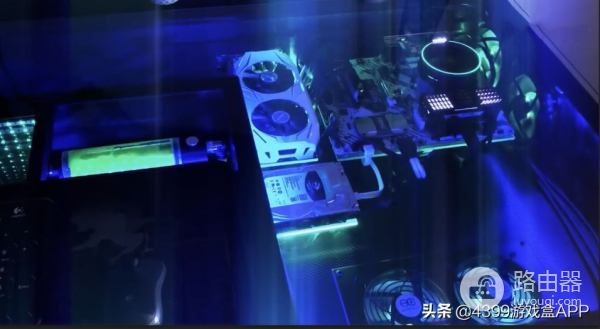 镶在桌子里的电脑(电脑镶嵌在桌子里)