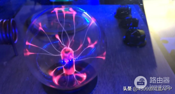 镶在桌子里的电脑(电脑镶嵌在桌子里)