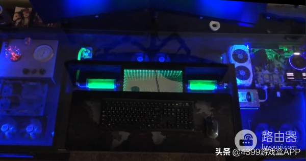 镶在桌子里的电脑(电脑镶嵌在桌子里)