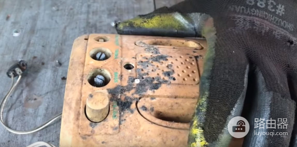 修复20年前的PC电脑音箱，采用了防磁喇叭，还是当年那个声音