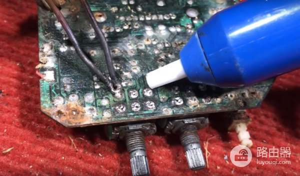 修复20年前的PC电脑音箱，采用了防磁喇叭，还是当年那个声音