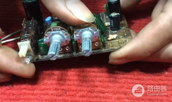 修复20年前的PC电脑音箱，采用了防磁喇叭，还是当年那个声音