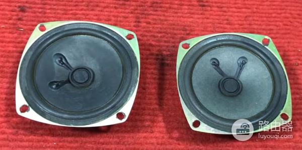 修复20年前的PC电脑音箱，采用了防磁喇叭，还是当年那个声音