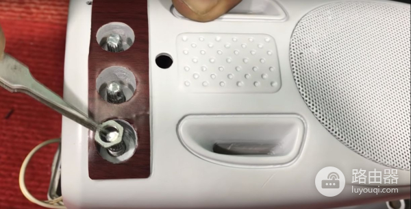 修复20年前的PC电脑音箱，采用了防磁喇叭，还是当年那个声音