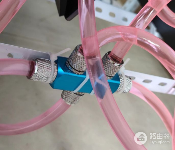 多台笔记本电脑水冷辅助散热改装(笔记本散热改造水冷)