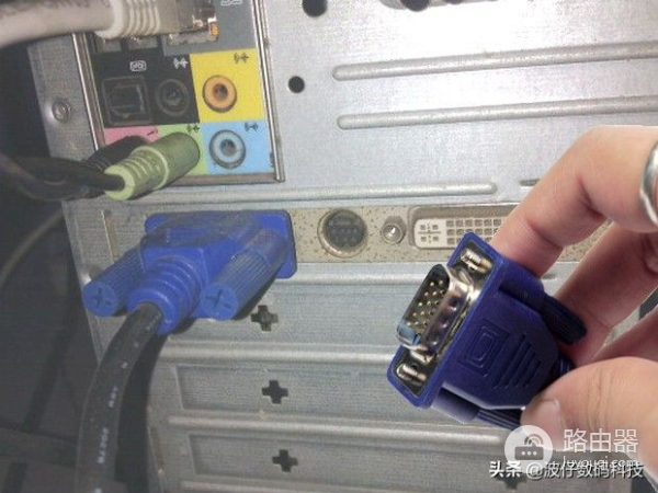 电脑出现花屏(电脑花屏如何判断)