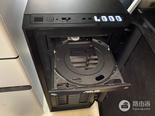 在家收拾我的电脑工作台(在家收拾我的电脑工作台英文)