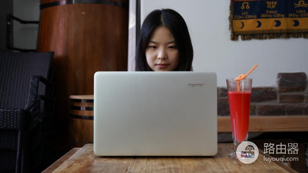 荣耀MagicBook触屏版长测:触控加入后的畅快电脑体验