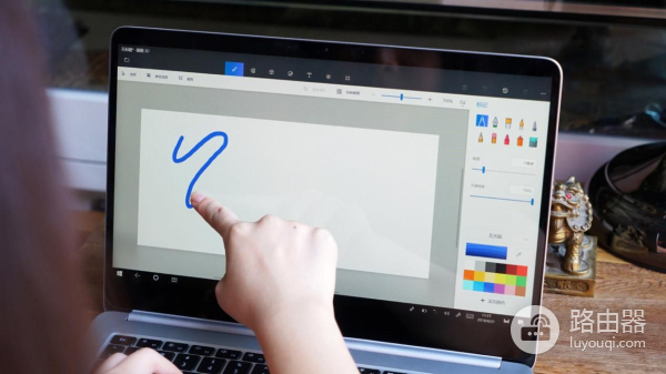 荣耀MagicBook触屏版长测:触控加入后的畅快电脑体验