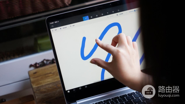 荣耀MagicBook触屏版长测:触控加入后的畅快电脑体验