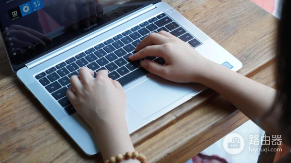 荣耀MagicBook触屏版长测:触控加入后的畅快电脑体验