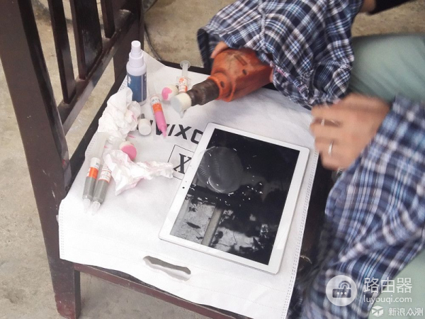 自己动手修复屏幕划痕及建议(电脑划痕如何修复)