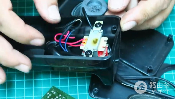 电脑喇叭一声道无声维修DIY(喇叭在电脑不出声)