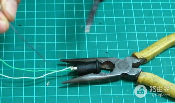 电脑喇叭一声道无声维修DIY(喇叭在电脑不出声)