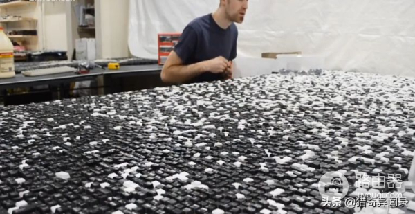 这个男人用电脑键盘绘制各种世界名画(如何画电脑键盘)