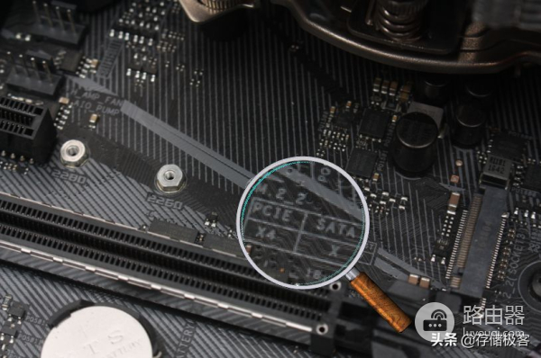 电脑固态硬盘接口该怎么选(电脑固态硬盘插哪个接口)