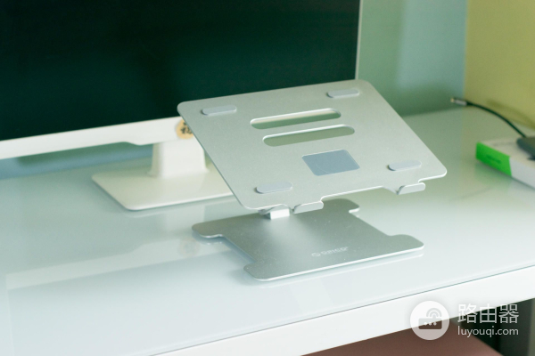 打造清爽笔记本电脑居家桌面,用这几个小数码配件就够了