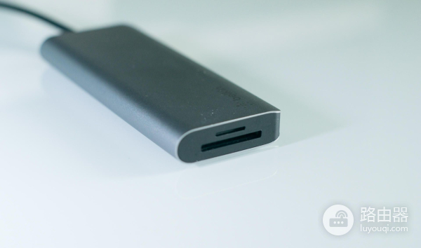 打造清爽笔记本电脑居家桌面,用这几个小数码配件就够了