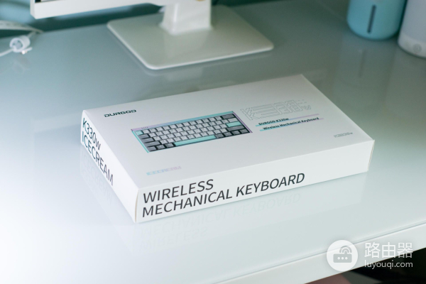 打造清爽笔记本电脑居家桌面,用这几个小数码配件就够了