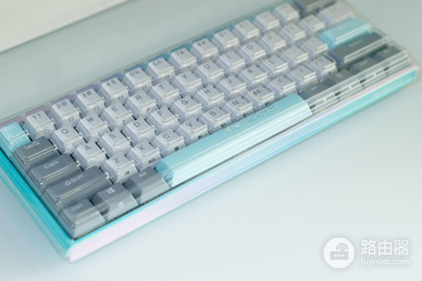 打造清爽笔记本电脑居家桌面,用这几个小数码配件就够了